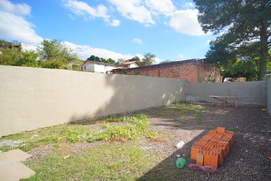 Quintal de casa à venda com 2 quartos, 48m² em São Borja, São Leopoldo