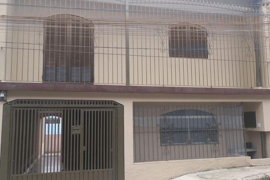 Fachada de casa à venda com 3 quartos, 150m² em Vila Luzita, Santo André