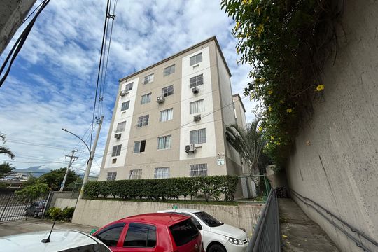 Fachada do bloco de apartamento para alugar com 2 quartos, 44m² em Cavalcanti, Rio de Janeiro