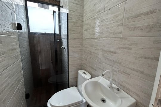 Banheiro de apartamento para alugar com 2 quartos, 44m² em Cavalcanti, Rio de Janeiro