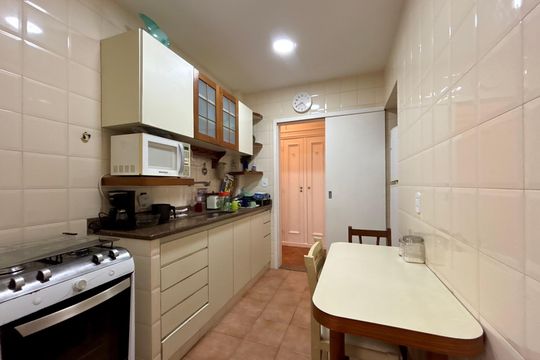 Cozinha de apartamento para alugar com 3 quartos, 105m² em Copacabana, Rio de Janeiro