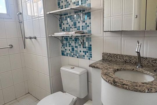 Banheiro de apartamento à venda com 3 quartos, 120m² em Vila Mangalot, São Paulo