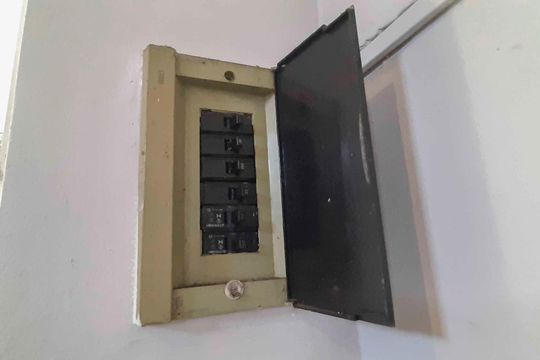 Quadro de Luz de casa para alugar com 1 quarto, 60m² em Vila Polopoli, São Paulo