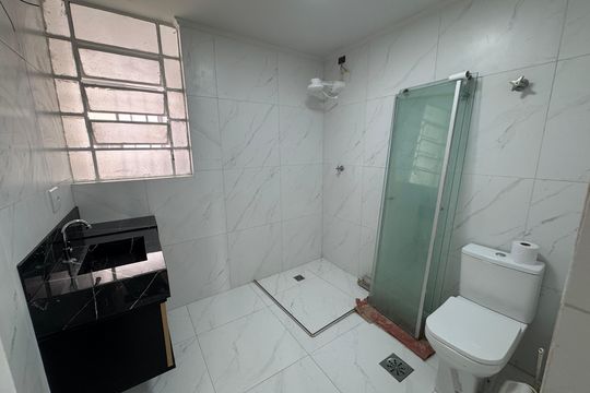 Banheiro de apartamento à venda com 3 quartos, 79m² em Água Branca, São Paulo