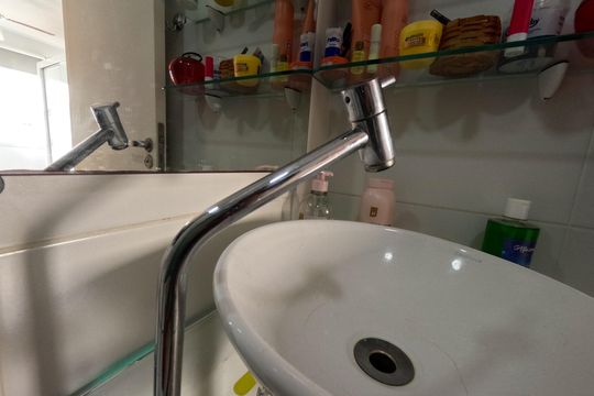 Banheiro - torneira de casa de condomínio à venda com 2 quartos, 48m² em Vicente de Carvalho, Rio de Janeiro