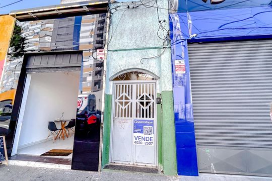 Fachada com Plaquinha de casa à venda com 6 quartos, 300m² em Tatuapé, São Paulo