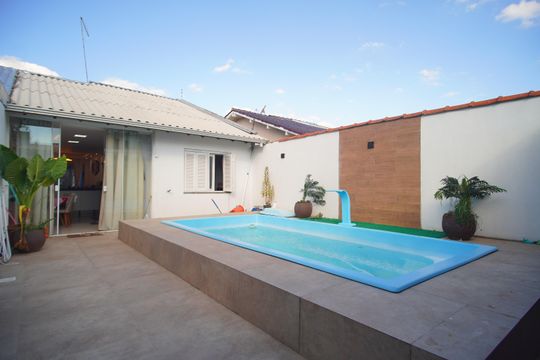 Piscina de casa à venda com 3 quartos, 89m² em Santos Dumont, São Leopoldo