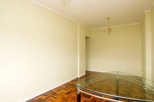 Sala de apartamento à venda com 3 quartos, 80m² em Centro Histórico, Porto Alegre