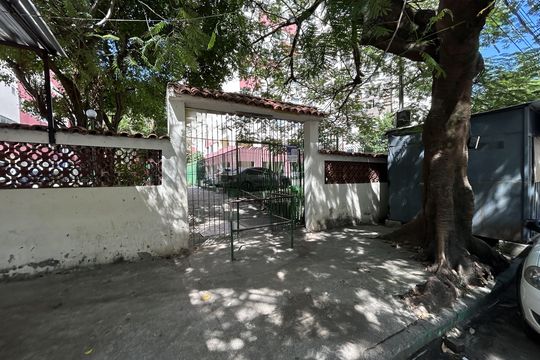 Fachada + plaquinha de apartamento para alugar com 1 quarto, 35m² em Pavuna, Nilópolis