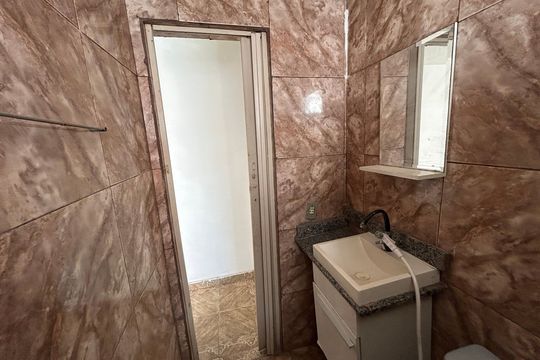 Banheiro de apartamento para alugar com 1 quarto, 35m² em Pavuna, Nilópolis