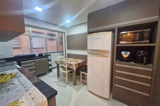 Cozinha de apartamento para alugar com 3 quartos, 98m² em Centro Histórico, Porto Alegre