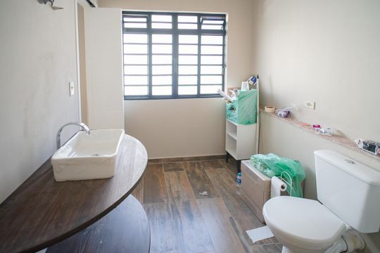 Banheiro suíte 3 de casa para alugar com 6 quartos, 670m² em Jardim Bonfiglioli, São Paulo