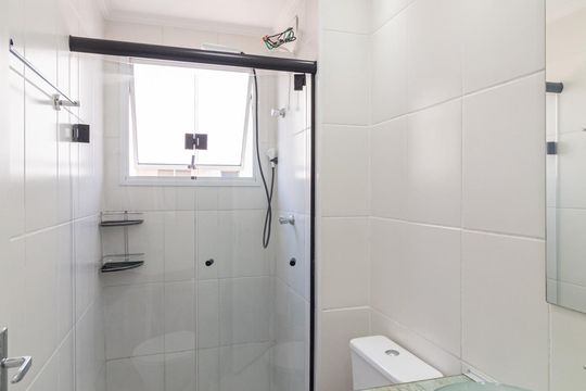 Banheiro de apartamento à venda com 2 quartos, 52m² em Padroeira, Osasco