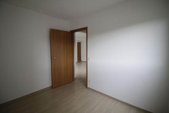 Quarto 1 de apartamento para alugar com 2 quartos, 47m² em Taquara, Rio de Janeiro