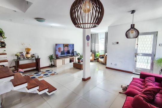 Sala de casa à venda com 4 quartos, 226m² em Penha, Rio de Janeiro