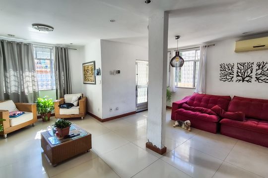 Sala de casa à venda com 4 quartos, 226m² em Penha, Rio de Janeiro