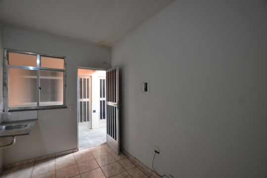Sala/Quarto de kitnet/studio para alugar com 1 quarto, 15m² em Bento Ribeiro, Rio de Janeiro