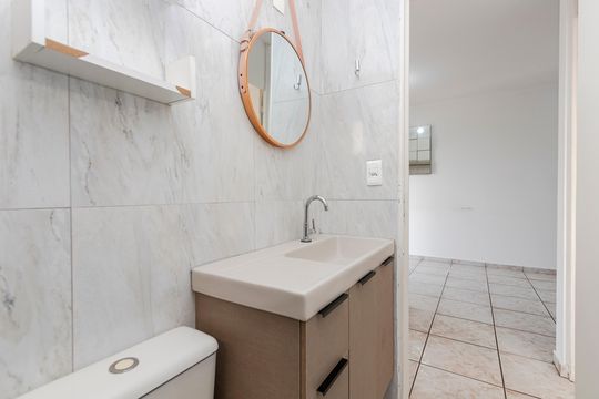 Banheiro de apartamento à venda com 2 quartos, 52m² em Vila das Belezas, São Paulo