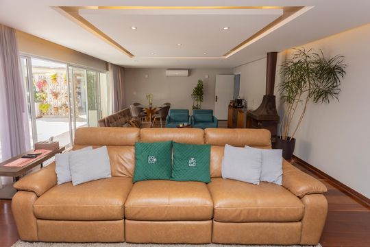 Sala de casa à venda com 3 quartos, 500m² em Interlagos, São Paulo