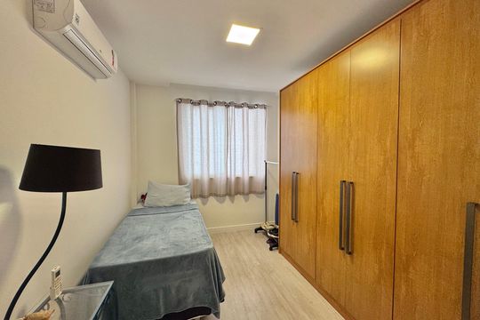 Quarto de apartamento à venda com 2 quartos, 71m² em Recreio dos Bandeirantes, Rio de Janeiro