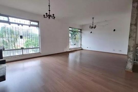 Casa à venda com 3 quartos, 306m² em Jardim Leonor, São Paulo