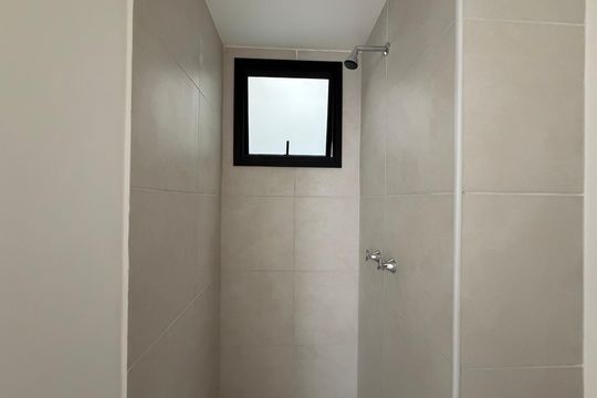 Banheiro  de apartamento para alugar com 2 quartos, 46m² em Barra Olímpica, Rio de Janeiro