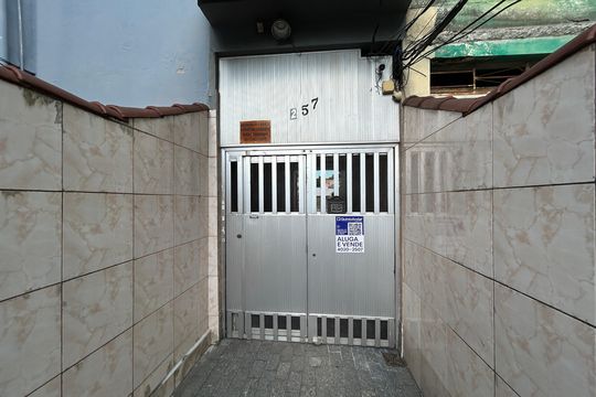 Fachada + plaquinha de casa de condomínio à venda com 3 quartos, 150m² em Engenho de Dentro, Rio de Janeiro