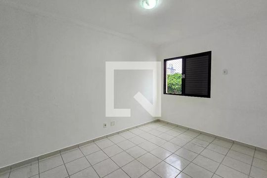 Quarto de apartamento para alugar com 2 quartos, 85m² em Jardim Las Palmas, Guarujá