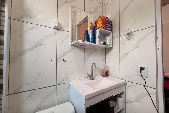 Banheiro de apartamento para alugar com 2 quartos, 49m² em Cidade São Jorge, Santo André