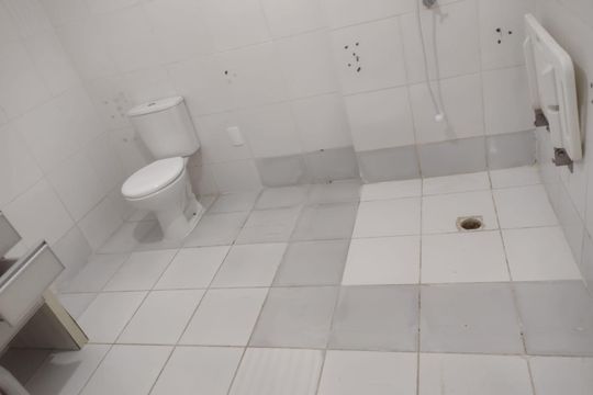 Banheiro de apartamento à venda com 1 quarto, 42m² em Estância Velha, Canoas