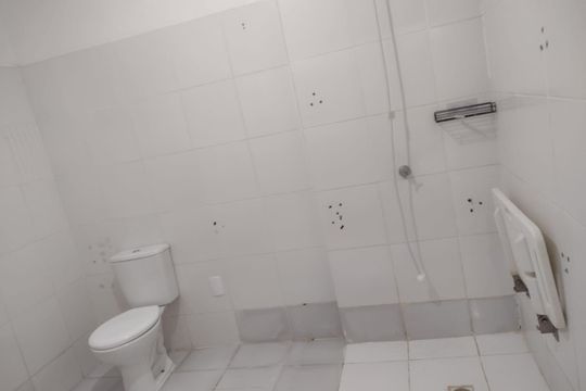 Banheiro de apartamento à venda com 1 quarto, 42m² em Estância Velha, Canoas