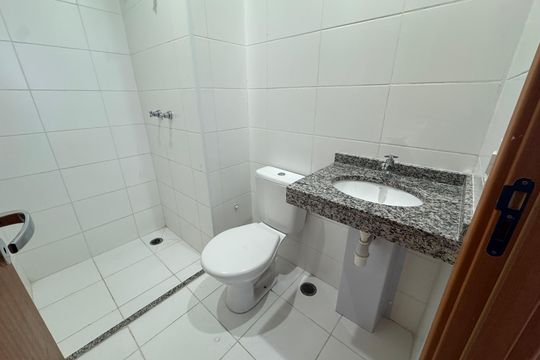 Banheiro de apartamento à venda com 2 quartos, 44m² em Jardim Boa Vista (zona Oeste), Osasco
