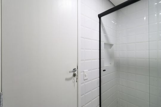Banheiro  de kitnet/studio para alugar com 1 quarto, 25m² em Lapa, São Paulo
