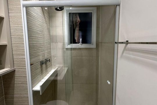 Banheiro Suíte de apartamento à venda com 3 quartos, 70m² em Fazenda Santa Cândida, Campinas