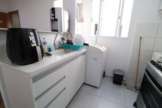 Cozinha de apartamento para alugar com 2 quartos, 39m² em Chácaras Tubalina E Quartel, Uberlândia