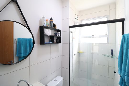 Banheiro Social de apartamento para alugar com 2 quartos, 39m² em Chácaras Tubalina E Quartel, Uberlândia