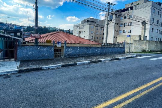 Fachada de casa para alugar com 2 quartos, 150m² em Jardim Rosalina, Cotia