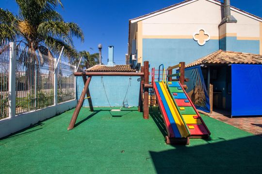 Área comum - Playground de casa de condomínio para alugar com 2 quartos, 110m² em Humaitá, Porto Alegre