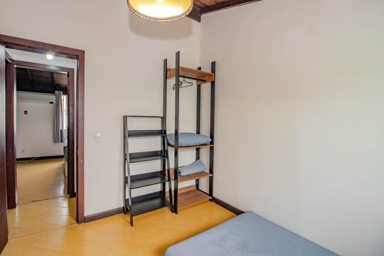 Quarto de casa de condomínio para alugar com 2 quartos, 110m² em Humaitá, Porto Alegre