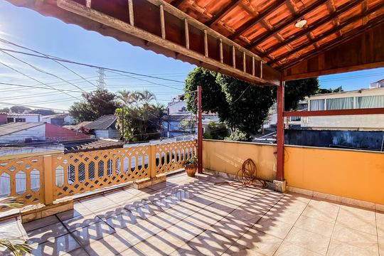 Varanda de casa à venda com 3 quartos, 200m² em Vila Ré, São Paulo