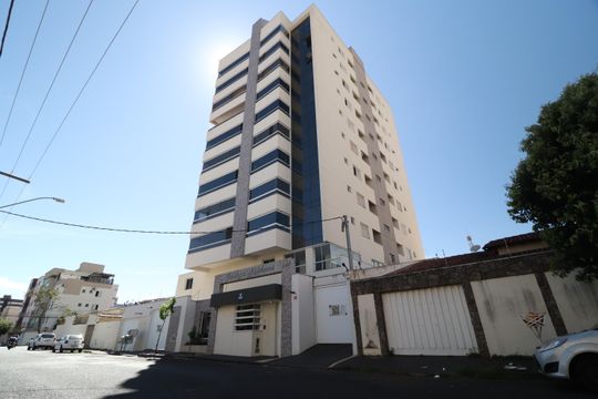 Fachada de apartamento para alugar com 2 quartos, 73m² em Santa Mônica, Uberlândia