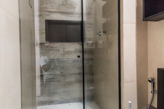 Banheiro de apartamento para alugar com 2 quartos, 54m² em Alphaville Empresarial, Barueri