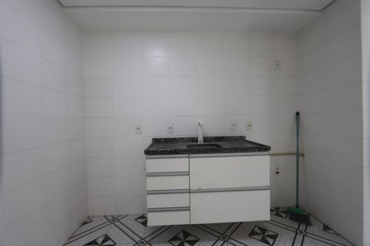 Cozinha de apartamento para alugar com 2 quartos, 50m² em Parque São Lourenço, São Paulo