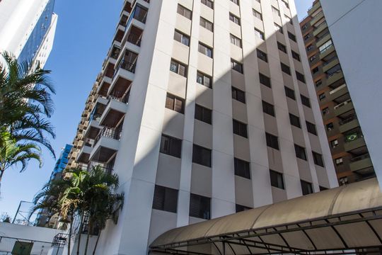 Fachada do bloco de apartamento à venda com 3 quartos, 72m² em Alphaville, Barueri