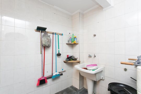 Área de Serviço  de casa à venda com 3 quartos, 200m² em Conjunto Habitacional Aguia de Haia, São Paulo