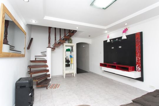 Casa à venda com 3 quartos, 200m² em Conjunto Habitacional Aguia de Haia, São Paulo