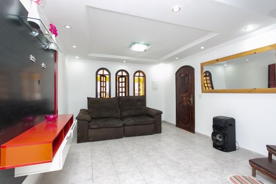 Sala de casa à venda com 3 quartos, 200m² em Conjunto Habitacional Aguia de Haia, São Paulo