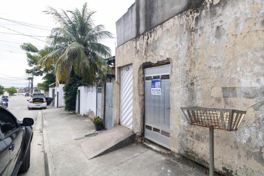 Fachada de casa para alugar com 2 quartos, 120m² em Paciência, Rio de Janeiro