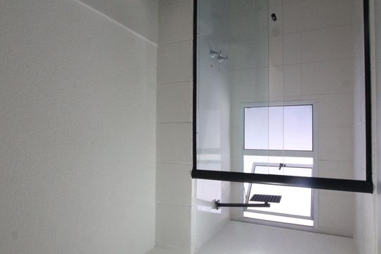 Banheiro de apartamento para alugar com 2 quartos, 42m² em Jardim Alvorada, Nova Iguaçu
