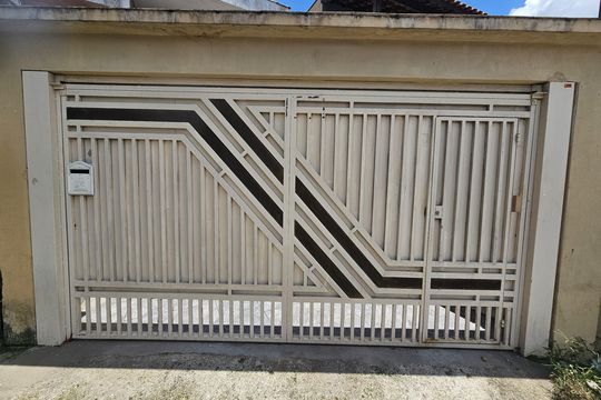 Fachada de casa à venda com 3 quartos, 125m² em Vila Campo Grande, São Paulo
